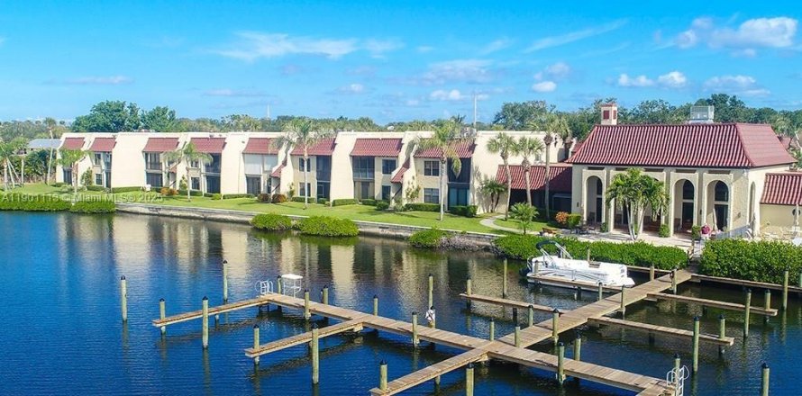 Кондоминиум с 2 спальнями в Индиан-Ривер-Шорс, Флорида № 1952305