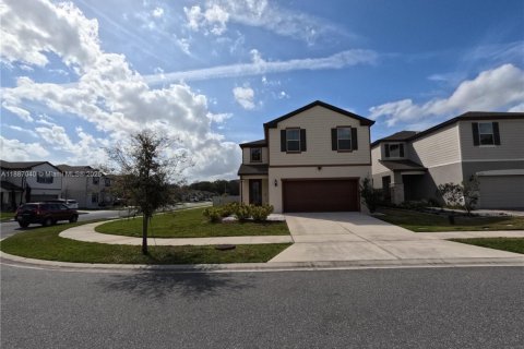 Снять в аренду виллу или дом в Киссимми, Флорида 3 спальни, 228.82м2, № 1933695 - фото 1