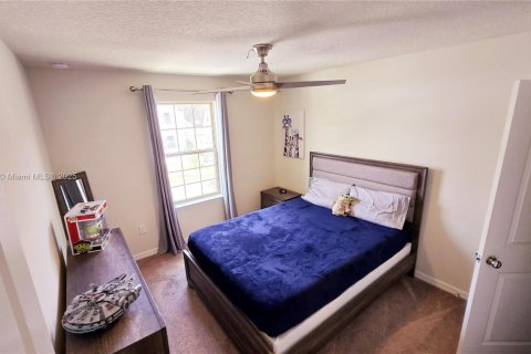 Снять в аренду виллу или дом в Киссимми, Флорида 3 спальни, 228.82м2, № 1933695 - фото 12