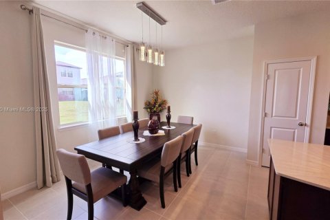 Снять в аренду виллу или дом в Киссимми, Флорида 3 спальни, 228.82м2, № 1933695 - фото 20