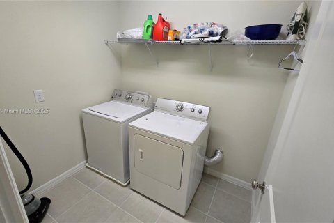 Снять в аренду виллу или дом в Киссимми, Флорида 3 спальни, 228.82м2, № 1933695 - фото 14