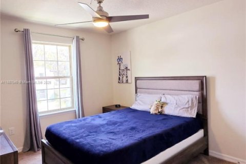 Снять в аренду виллу или дом в Киссимми, Флорида 3 спальни, 228.82м2, № 1933695 - фото 16