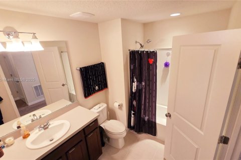 Снять в аренду виллу или дом в Киссимми, Флорида 3 спальни, 228.82м2, № 1933695 - фото 9