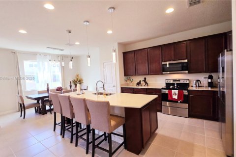 Снять в аренду виллу или дом в Киссимми, Флорида 3 спальни, 228.82м2, № 1933695 - фото 23