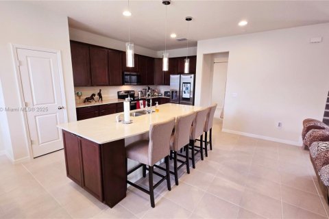 Снять в аренду виллу или дом в Киссимми, Флорида 3 спальни, 228.82м2, № 1933695 - фото 25