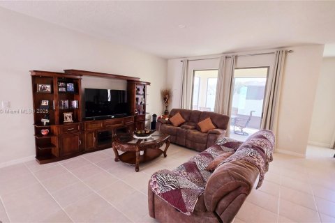 Снять в аренду виллу или дом в Киссимми, Флорида 3 спальни, 228.82м2, № 1933695 - фото 29