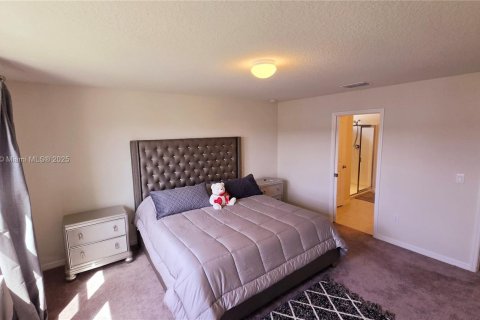 Снять в аренду виллу или дом в Киссимми, Флорида 3 спальни, 228.82м2, № 1933695 - фото 4