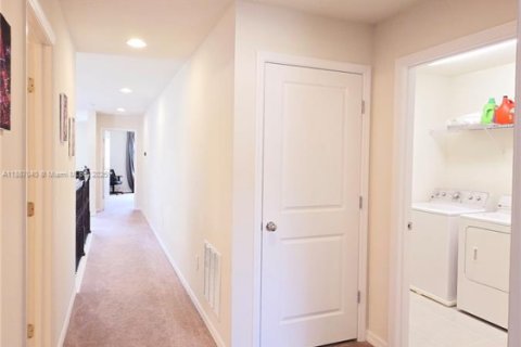 Снять в аренду виллу или дом в Киссимми, Флорида 3 спальни, 228.82м2, № 1933695 - фото 17