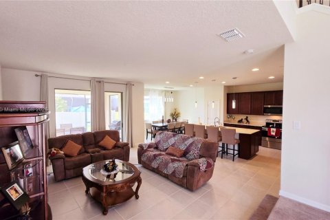 Снять в аренду виллу или дом в Киссимми, Флорида 3 спальни, 228.82м2, № 1933695 - фото 18