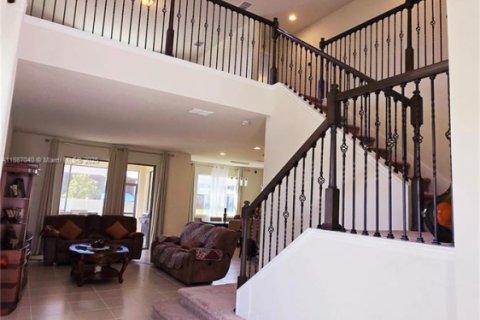 Снять в аренду виллу или дом в Киссимми, Флорида 3 спальни, 228.82м2, № 1933695 - фото 28