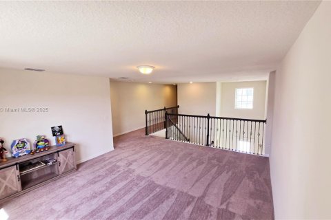 Снять в аренду виллу или дом в Киссимми, Флорида 3 спальни, 228.82м2, № 1933695 - фото 8