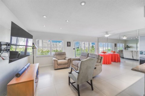 Купить кондоминиум в Халландейл-Бич, Флорида 2 спальни, 105.44м2, № 2016701 - фото 10