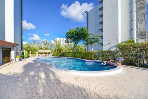 Купить кондоминиум в Халландейл-Бич, Флорида 2 спальни, 105.44м2, № 2016701 - фото 2