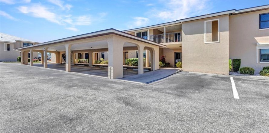 Condo in Punta Gorda, Florida, 2 bedrooms № 1576591