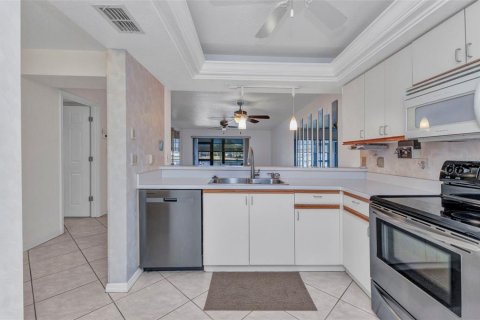 Condo in Punta Gorda, Florida, 2 bedrooms  № 1576591 - photo 6