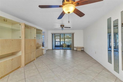 Condo in Punta Gorda, Florida, 2 bedrooms  № 1576591 - photo 10