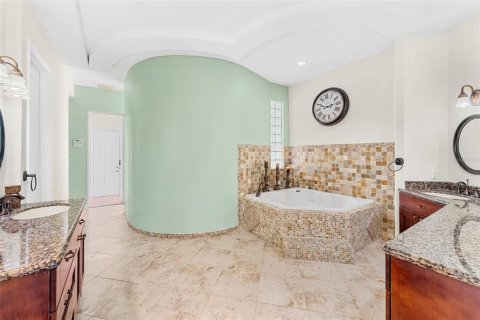 Villa ou maison à vendre à Orlando, Floride: 5 chambres, 386.47 m2 № 1609008 - photo 16