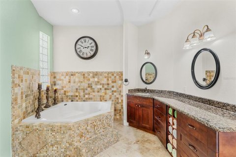 Villa ou maison à vendre à Orlando, Floride: 5 chambres, 386.47 m2 № 1609008 - photo 17