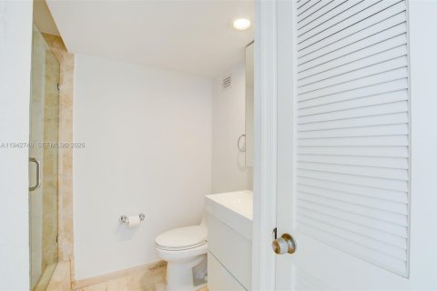Condo in Miami Beach, Florida, 1 bedroom  № 2000288 - photo 15