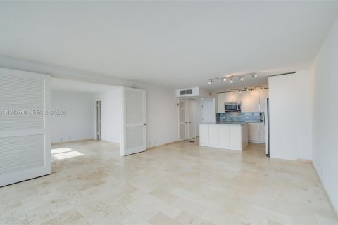 Condo in Miami Beach, Florida, 1 bedroom  № 2000288 - photo 4