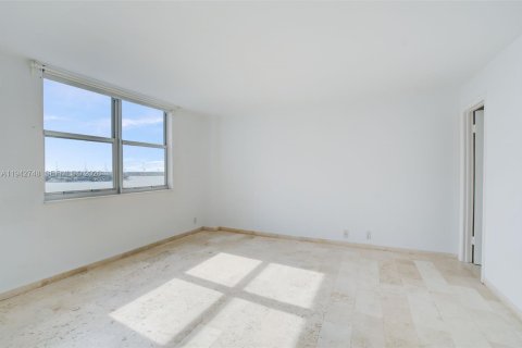 Condo in Miami Beach, Florida, 1 bedroom  № 2000288 - photo 10