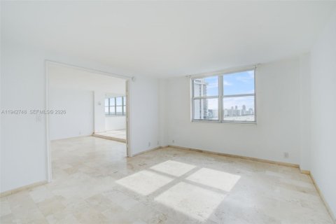 Condo in Miami Beach, Florida, 1 bedroom  № 2000288 - photo 11