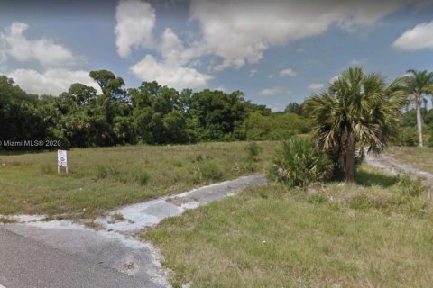 Commercial property in Vero Beach, Florida № 1980722