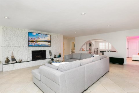 Casa en alquiler en Fort Lauderdale, Florida, 3 dormitorios, 213.21 m2 № 1985691 - foto 5