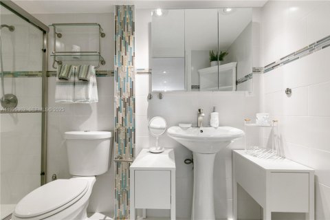 Casa en alquiler en Fort Lauderdale, Florida, 3 dormitorios, 213.21 m2 № 1985691 - foto 20