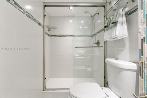 Casa en alquiler en Fort Lauderdale, Florida, 3 dormitorios, 213.21 m2 № 1985691 - foto 21