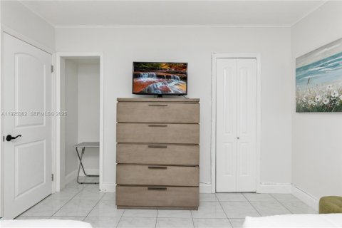 Casa en alquiler en Fort Lauderdale, Florida, 3 dormitorios, 213.21 m2 № 1985691 - foto 25