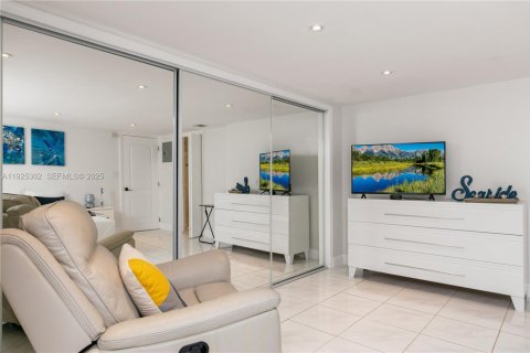 Casa en alquiler en Fort Lauderdale, Florida, 3 dormitorios, 213.21 m2 № 1985691 - foto 18