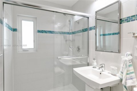 Casa en alquiler en Fort Lauderdale, Florida, 3 dormitorios, 213.21 m2 № 1985691 - foto 27