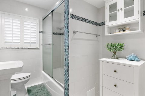 Casa en alquiler en Fort Lauderdale, Florida, 3 dormitorios, 213.21 m2 № 1985691 - foto 29