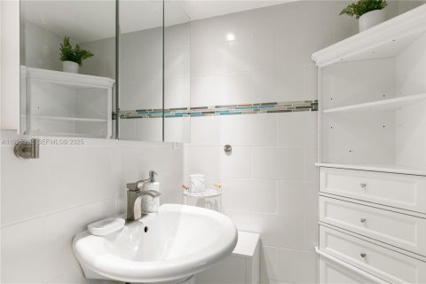 Casa en alquiler en Fort Lauderdale, Florida, 3 dormitorios, 213.21 m2 № 1985691 - foto 22