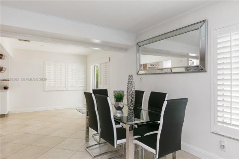 Casa en alquiler en Fort Lauderdale, Florida, 3 dormitorios, 213.21 m2 № 1985691 - foto 10