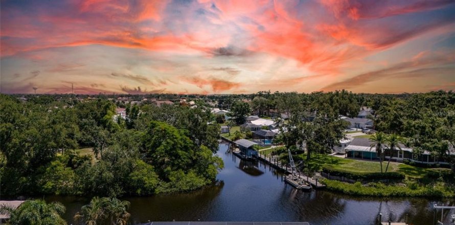 House in Bradenton, Florida 4 bedrooms, 210.61 sq.m. № 1880903