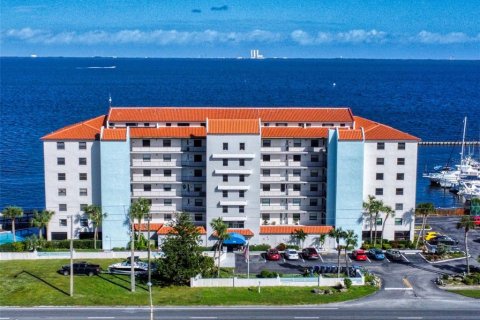 Condo in Titusville, Florida, 2 bedrooms  № 1716583 - photo 1