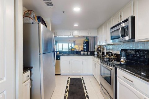 Condo in Titusville, Florida, 2 bedrooms  № 1716583 - photo 8