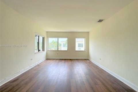 Снять в аренду квартиру в Майами-Бич, Флорида 1 спальня, 67.82м2, № 1992674 - фото 2