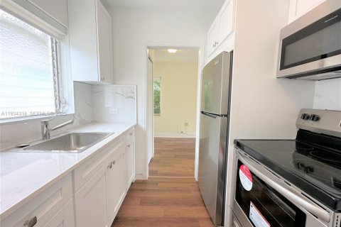 Снять в аренду квартиру в Майами-Бич, Флорида 1 спальня, 67.82м2, № 1992674 - фото 12