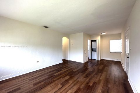 Снять в аренду квартиру в Майами-Бич, Флорида 1 спальня, 67.82м2, № 1992674 - фото 9