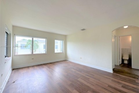 Снять в аренду квартиру в Майами-Бич, Флорида 1 спальня, 67.82м2, № 1992674 - фото 1