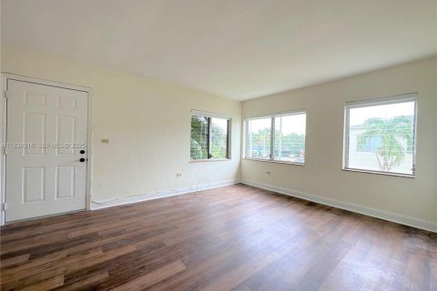 Снять в аренду квартиру в Майами-Бич, Флорида 1 спальня, 67.82м2, № 1992674 - фото 3