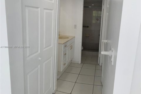 Condominio en alquiler en North Miami Beach, Florida, 1 dormitorio, 72.46 m2 № 2026332 - foto 6