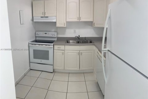 Condominio en alquiler en North Miami Beach, Florida, 1 dormitorio, 72.46 m2 № 2026332 - foto 10