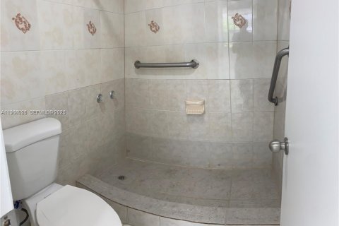 Condominio en alquiler en North Miami Beach, Florida, 1 dormitorio, 72.46 m2 № 2026332 - foto 4