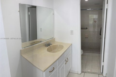 Condominio en alquiler en North Miami Beach, Florida, 1 dormitorio, 72.46 m2 № 2026332 - foto 5