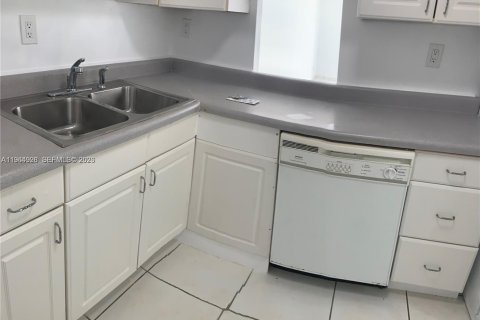 Condominio en alquiler en North Miami Beach, Florida, 1 dormitorio, 72.46 m2 № 2026332 - foto 9