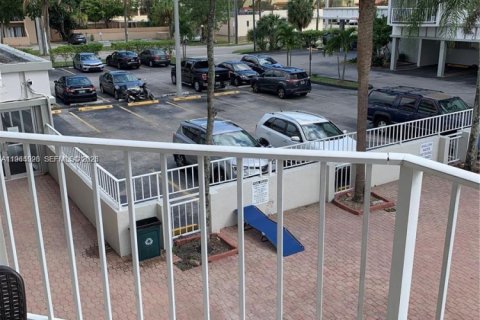 Condominio en alquiler en North Miami Beach, Florida, 1 dormitorio, 72.46 m2 № 2026332 - foto 2